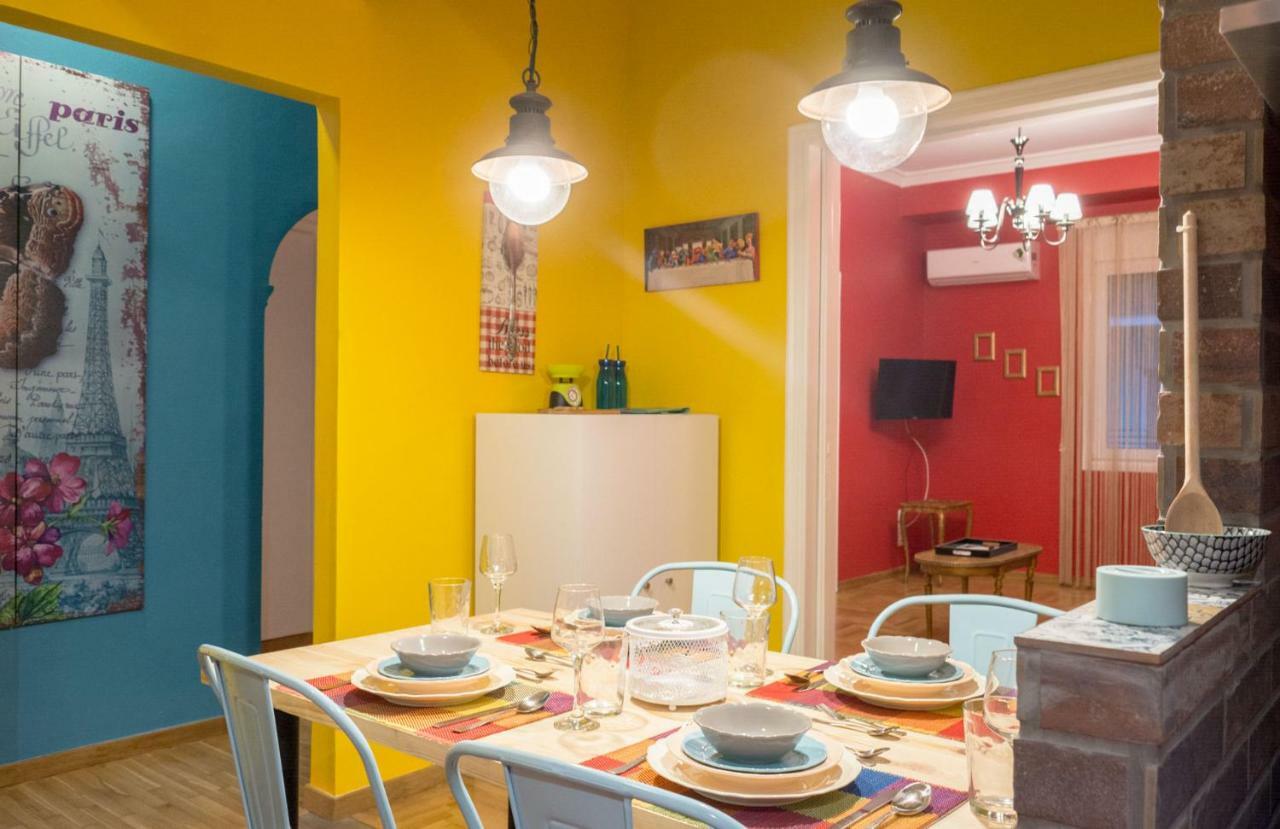 אתונה "Casa De Colores", Next To The Metro מראה חיצוני תמונה